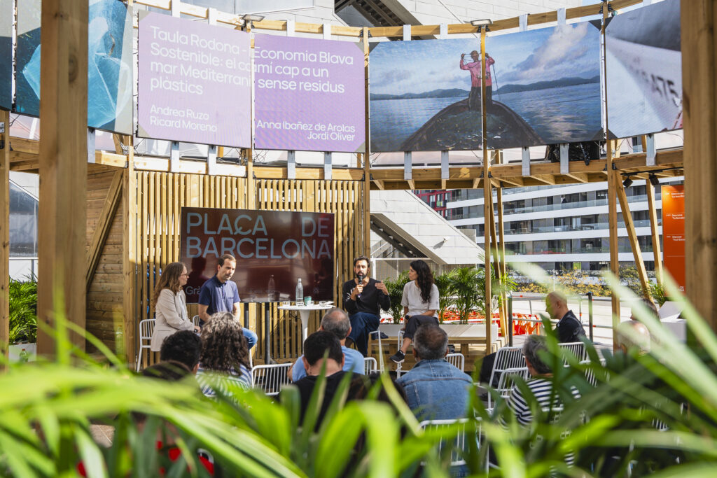 From left to right: Anna Ibáñez (Project Manager - MedWaves) - Jordi Oliver Solà (Executive Director - inèdit) - Ricard Moreno González (Sales & Partnership Manager - Bumerang) and Andrea Ruzo (Managing Director - ECOALF Foundation)